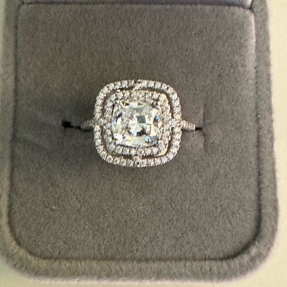 Stunning Simulated Diamond Ring - image 4